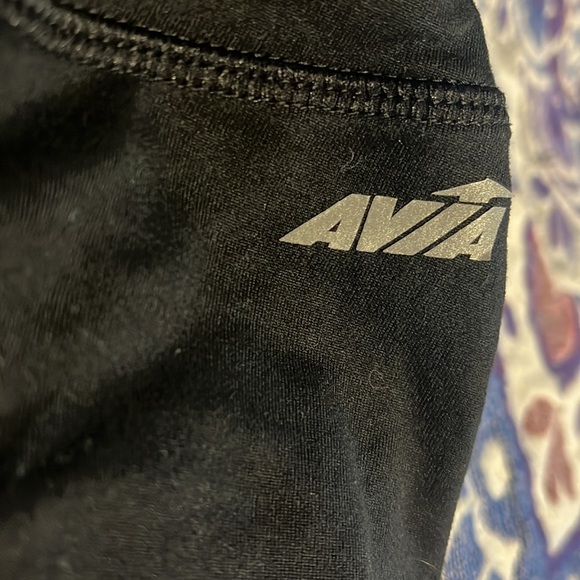 Yoga and workout shorts. These shorts are from Avía and have a nice stretch - Picture 2 of 4